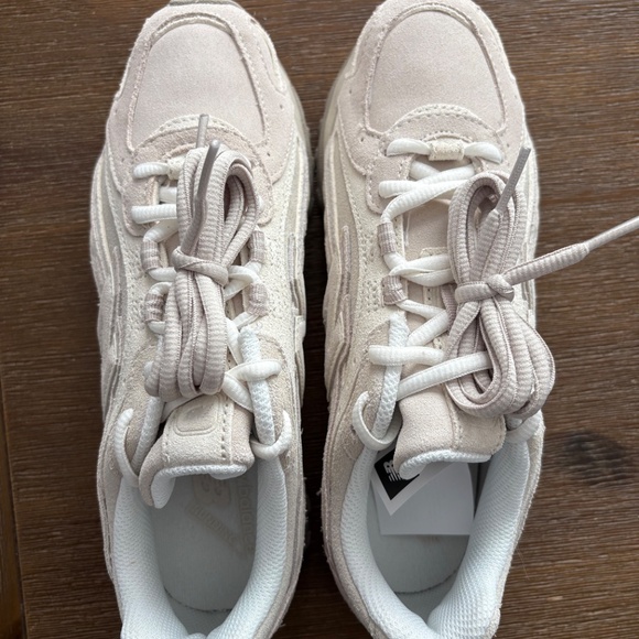 New Balance 204L “Timberwolf” – BNIB - Picture 2 of 8